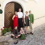 Kirchenwirt Restaurant Wachau Отель Вайсенкирхен-ин-дер-Вахау