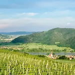 Отель Kirchenwirt Restaurant Wachau Вайсенкирхен-ин-дер-Вахау